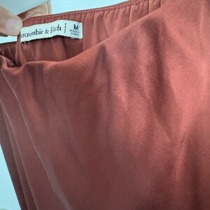 Women’s A&F Mid Satin Skirt - size M, color Rusty Orange